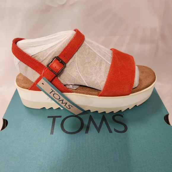 TOMS Brynn Platform Sandals in flame suede - Picture 2 of 9